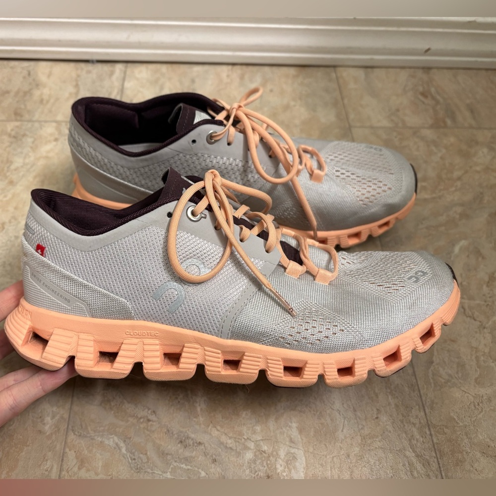 On Cloud ladies sneakers